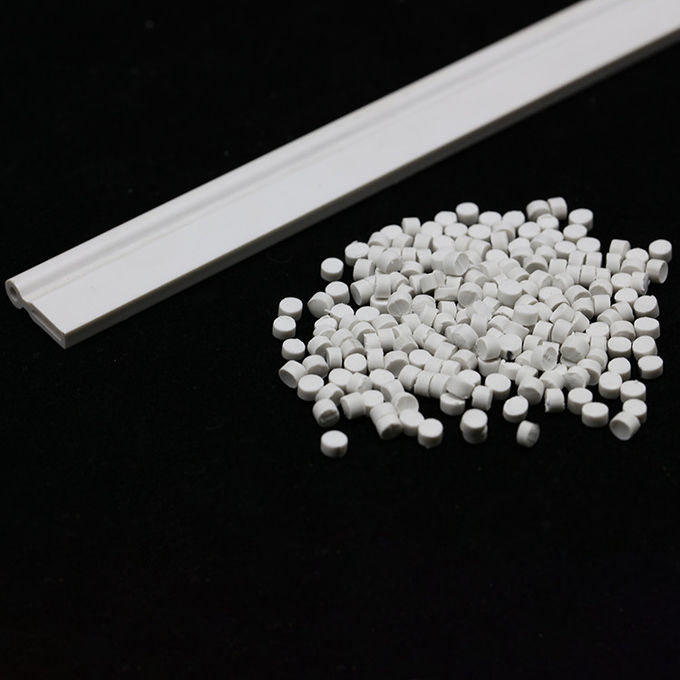 Anti UV 1.2g / Cm3 حبيبات بلاستيكية معاد تدويرها أنبوب حلزوني 1